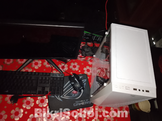 ব্যবহার করা কম্পিউটার। পারফরম্যান্স ভালো, কোনো ত্রুটি নেই।